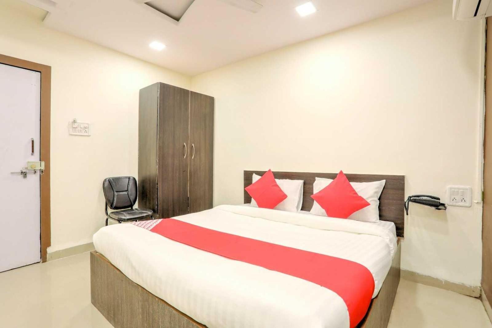 Super Collection O 7 Eleven Hotel Indore